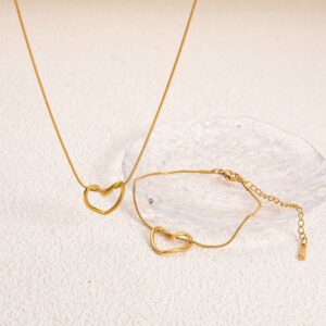 Premium Heart Bracelet & Pendant Set – Elegant Love Design